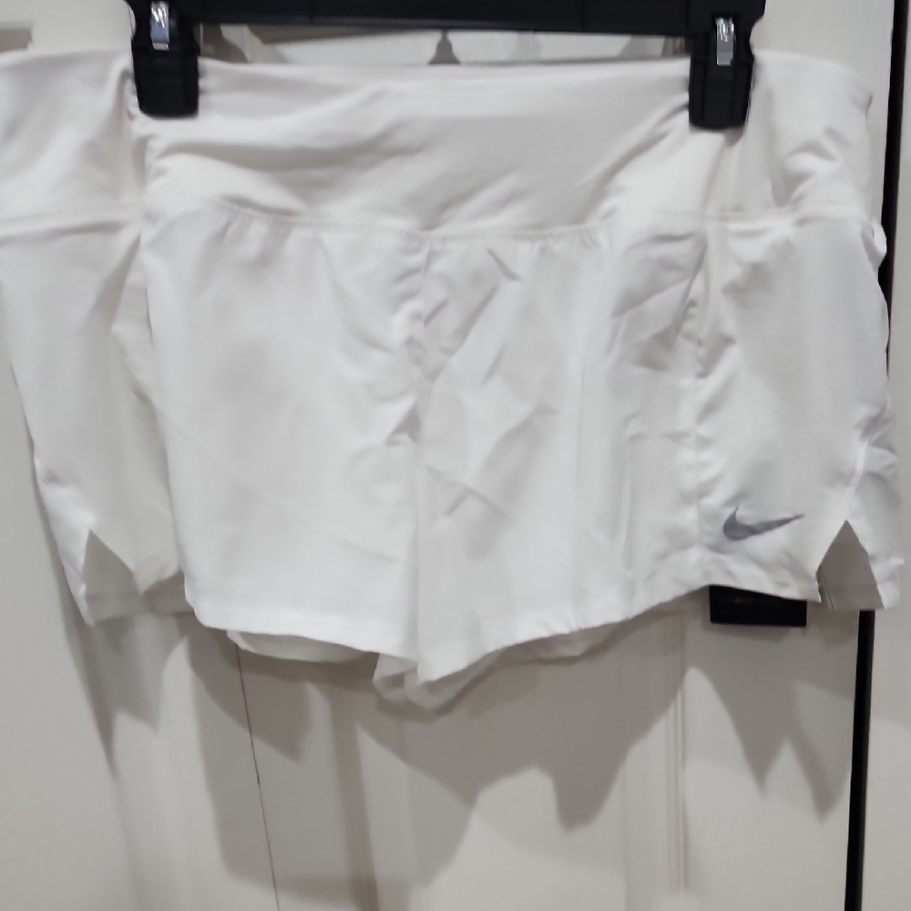 Nike White Athletic Shorts Lightweight Moisture-Wicking